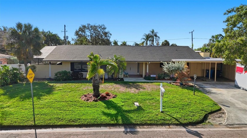 Updated Tropical Retreat in Desirable Maximo Moorings.  Welcome - Beach Home for sale in St. Petersburg, Florida on Beachhouse.com