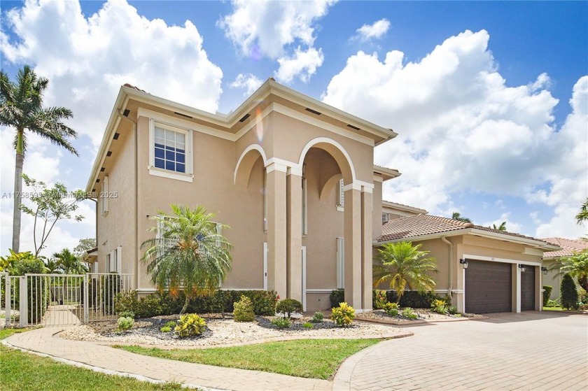 Fall in love with this splendid 6 bedrooms 5.5 bathrooms estate - Beach Home for sale in Miramar, Florida on Beachhouse.com