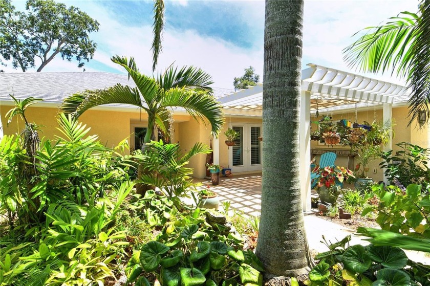 Only rarely will you find a home in NW Bradenton like this gem! - Beach Home for sale in Bradenton, Florida on Beachhouse.com