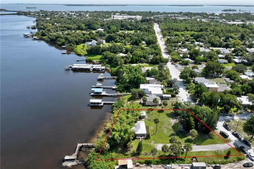 Over 220' of river frontage on the beautiful Indian River - Beach Home for sale in Sebastian, Florida on Beachhouse.com