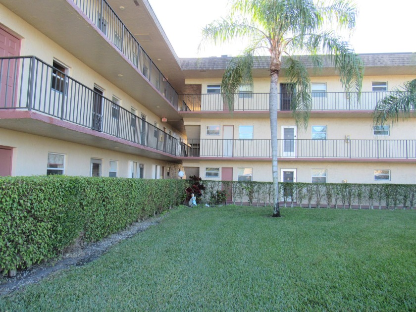 Great Unit Overlooking Lake! Move Right In! Furnished! 1/1.5 on - Beach Condo for sale in Palm Springs, Florida on Beachhouse.com