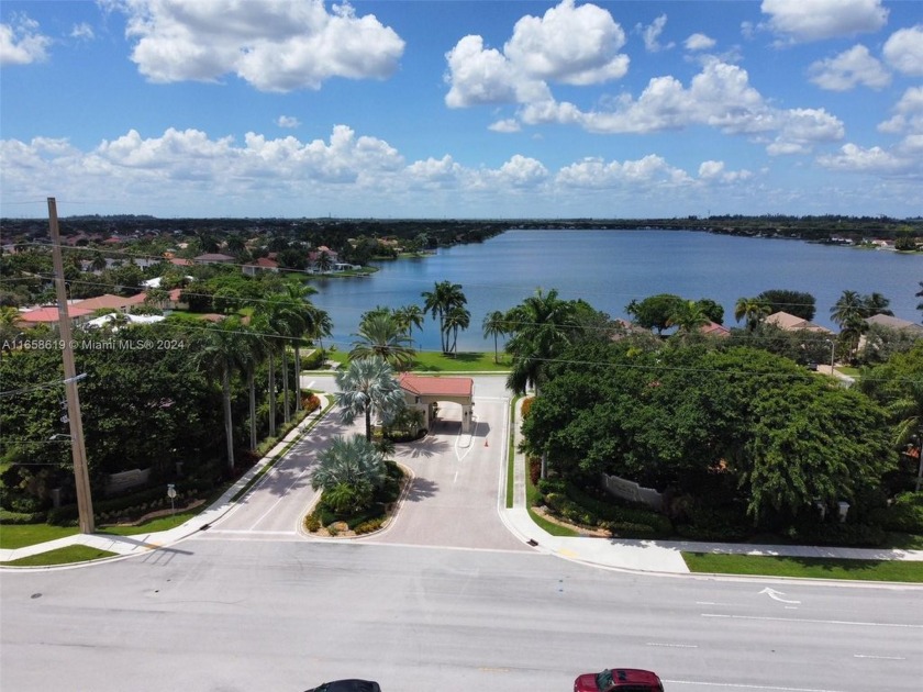 Enjoy amazing Sunrises and Sunsets at this beautiful front lake - Beach Home for sale in Pembroke Pines, Florida on Beachhouse.com