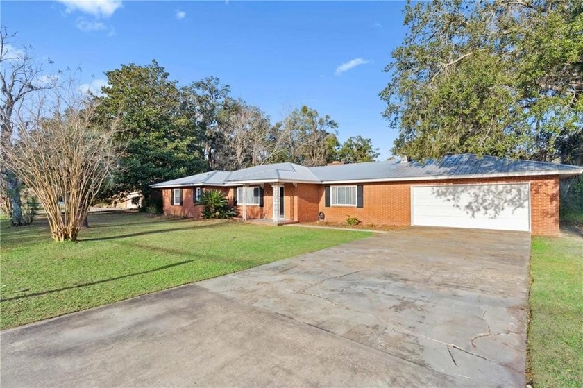 Welcome to this charming traditional brick ranch located in the - Beach Home for sale in Brunswick, Georgia on Beachhouse.com