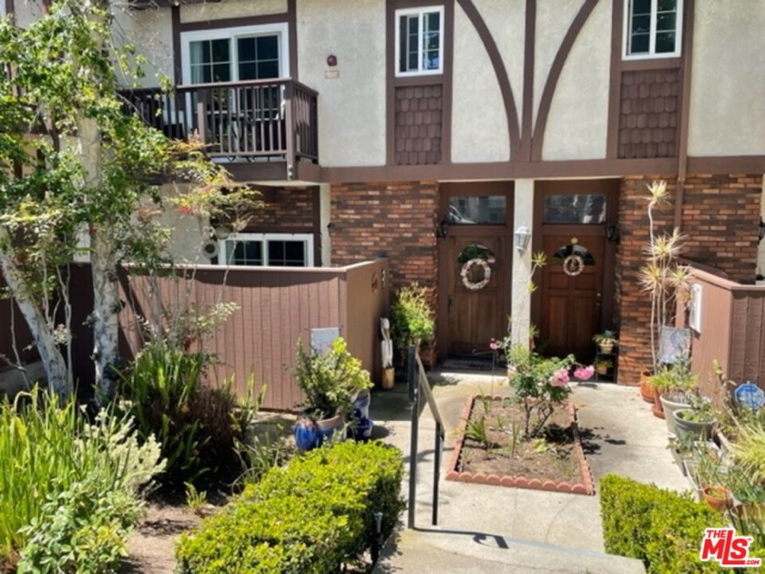 You have found it. Create your own Paradise near the Beach in - Beach Townhome/Townhouse for sale in Redondo Beach, California on Beachhouse.com
