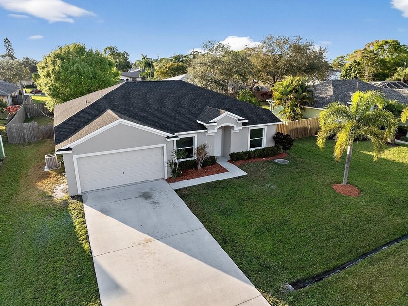 This charming 4 bed, 2 bath home w/NEWER a/c, NEW LEATHER Like - Beach Home for sale in Port Saint Lucie, Florida on Beachhouse.com