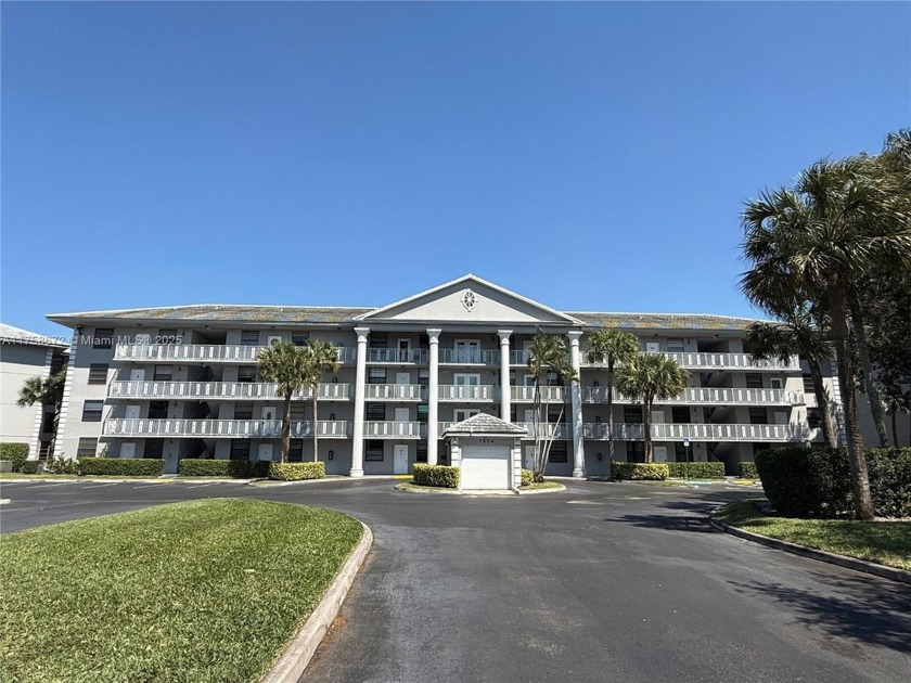Exceptional,  well-kept corner unit featuring 2 bedrooms, 2 - Beach Condo for sale in Davie, Florida on Beachhouse.com
