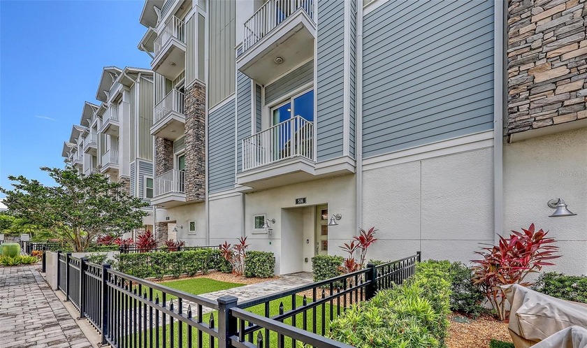 Exciting new price, and the seller is offering the buyer a - Beach Condo for sale in Sarasota, Florida on Beachhouse.com