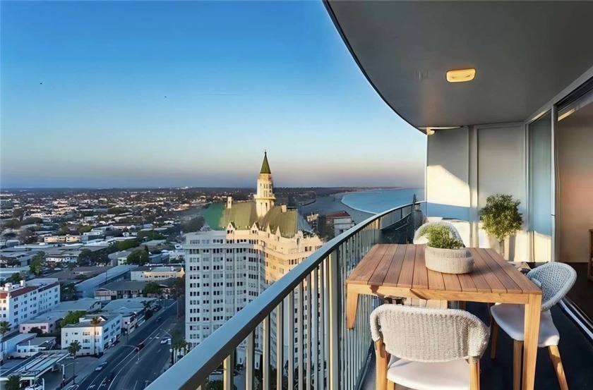 This stunning and rare 31st floor condo, steps to the sand, is - Beach Condo for sale in Long Beach, California on Beachhouse.com