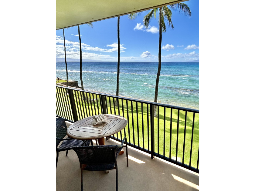 Oceanfront Corner 1BR Full Resort - Beach Vacation Rentals in Lahaina, Hawaii on Beachhouse.com