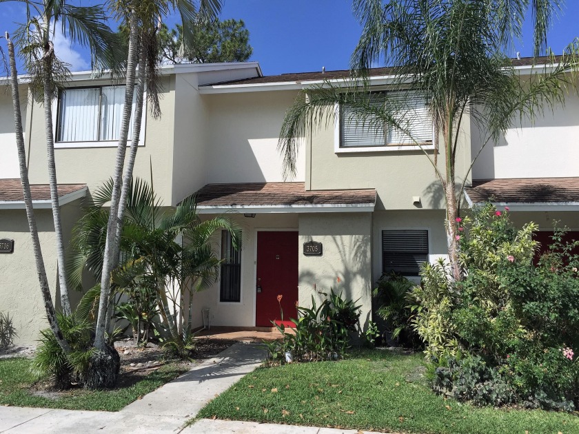 Great opportunity to buy a townhouse centrally located. Low HOA - Beach Townhome/Townhouse for sale in Greenacres, Florida on Beachhouse.com