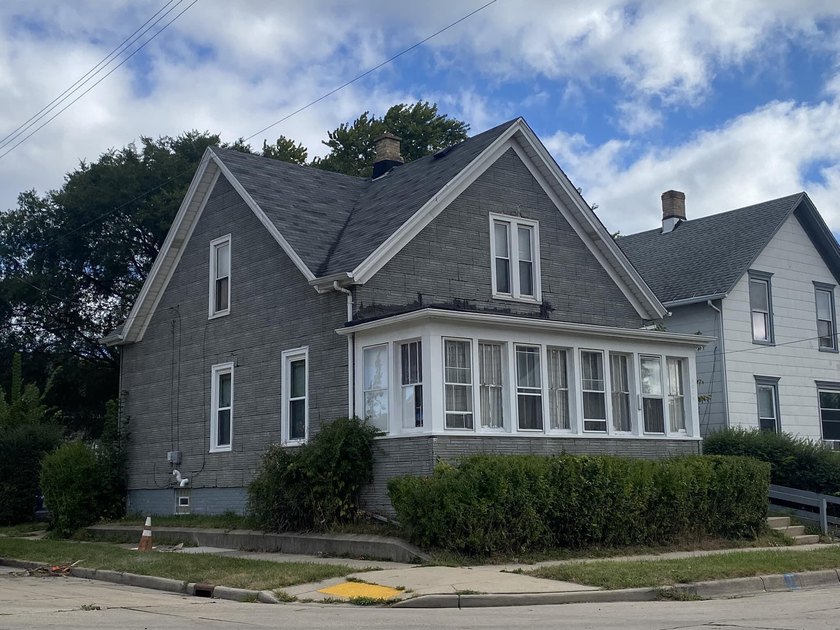 If you're looking for a great investment look no further! This - Beach Home for sale in Racine, Wisconsin on Beachhouse.com