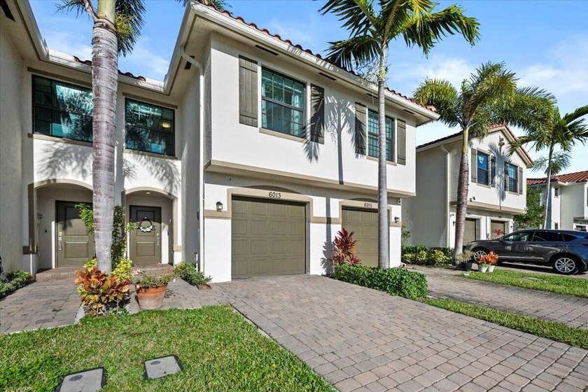 **SELLER OFFERING 2% INTEREST RATE BUYDOWN OR CLOSING CREDIT** - Beach Townhome/Townhouse for sale in Riviera Beach, Florida on Beachhouse.com