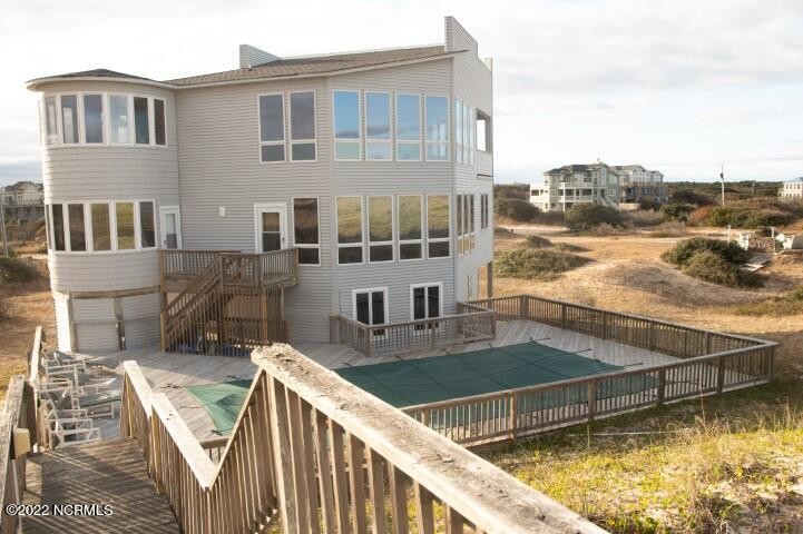 RECENTLY RENOVATED!!! BRAND NEW SIDING. NEW LUXURY VINYL PLANK - Beach Home for sale in Corolla, North Carolina on Beachhouse.com
