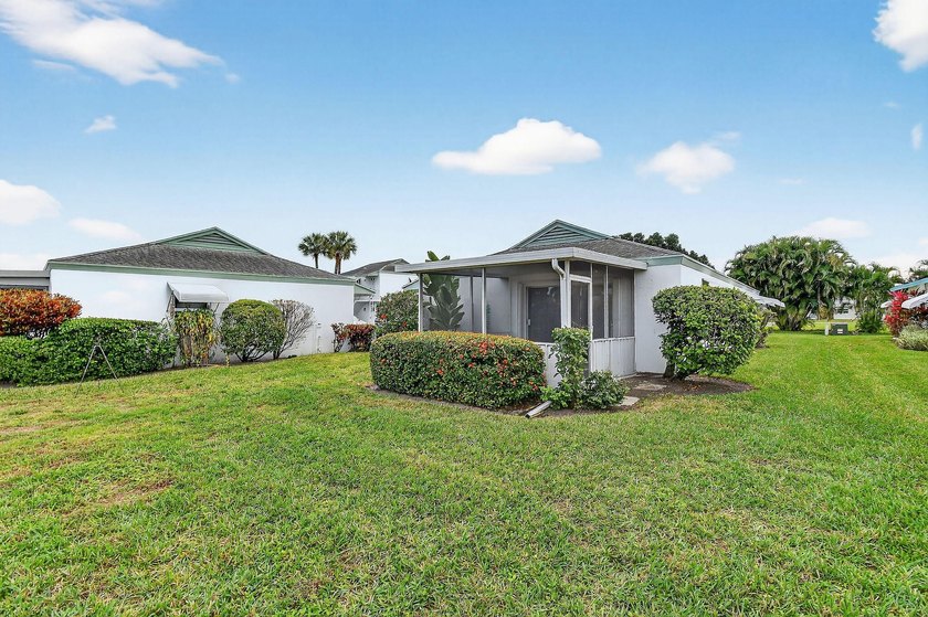 This Immaculate 1 story Villa has a screened porch for outside - Beach Condo for sale in Palm Beach Gardens, Florida on Beachhouse.com
