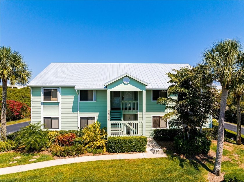 THIS ISTHE ONE! Beautifully updated with a new kitchen and - Beach Home for sale in Sebastian, Florida on Beachhouse.com