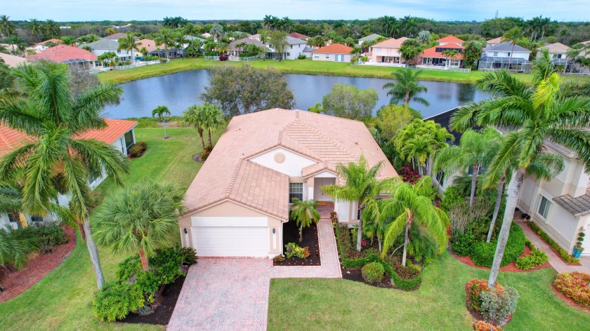 Beautiful lakefront Mariner model with a brand new 2024 roof - Beach Home for sale in Wellington, Florida on Beachhouse.com