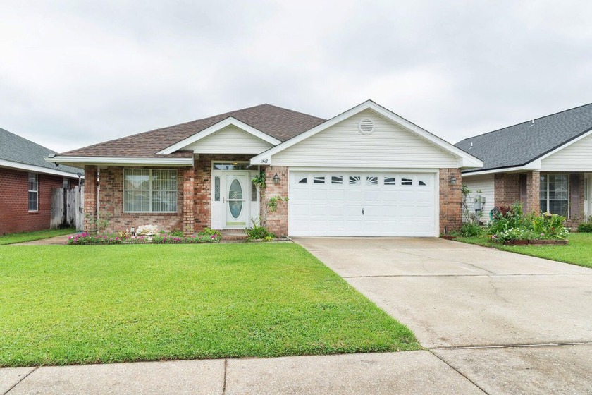 Adorable home in Emerald Village less than 5 minutes to Hurlburt - Beach Home for sale in Fort Walton Beach, Florida on Beachhouse.com