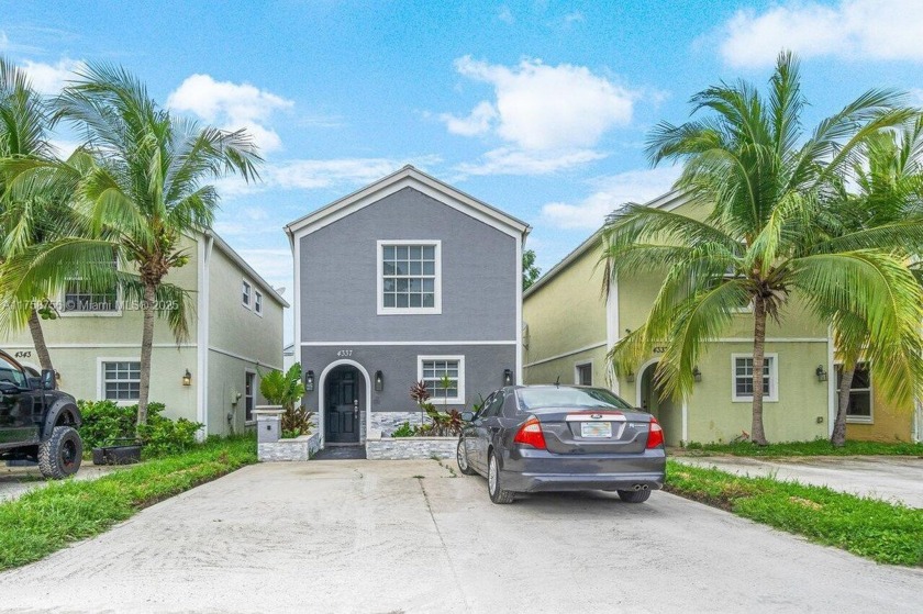 Beautifully remodeled 2 story dollhouse with no HOA. No rental - Beach Home for sale in Lake Worth, Florida on Beachhouse.com