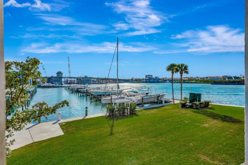 Rare corner unit in the sought-after Jupiter Cove. Enjoy the - Beach Condo for sale in Jupiter, Florida on Beachhouse.com