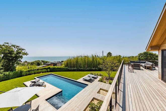 Redesigned and entirely rebuilt in 2021, this seamless residence - Beach Home for sale in Montauk, New York on Beachhouse.com