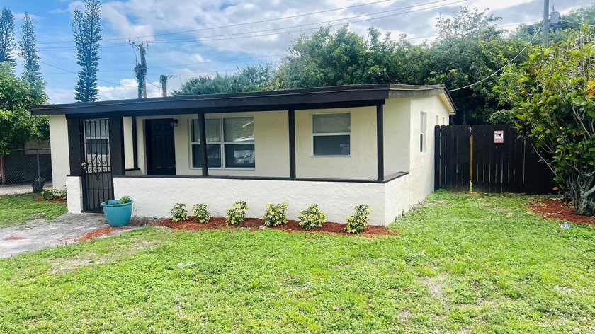 Excellent opportunity for an investor seeking a turnkey rental - Beach Home for sale in Pompano Beach, Florida on Beachhouse.com