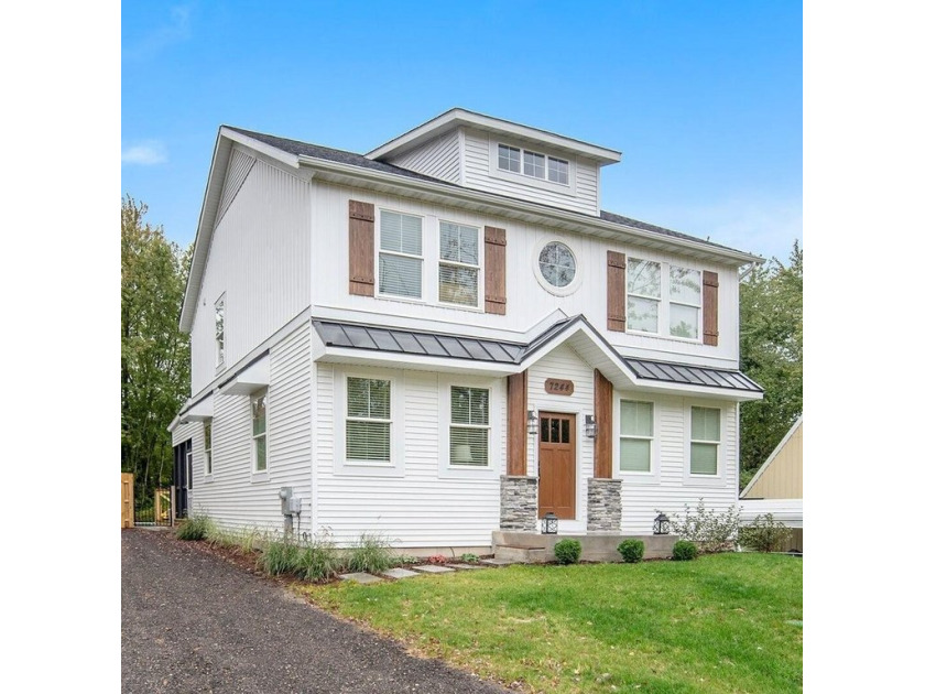 Designed for vacation rentals, this house offers a blend of - Beach Home for sale in South Haven, Michigan on Beachhouse.com