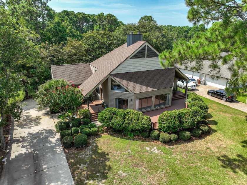 This meticulously custom-designed four-bedroom, two-bath home in - Beach Home for sale in Gulf Breeze, Florida on Beachhouse.com