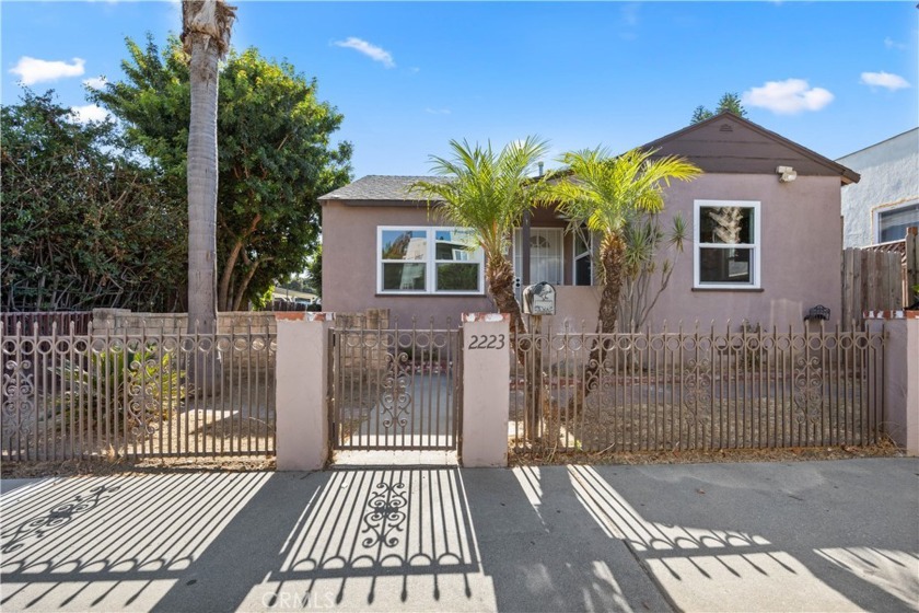 Discover the Perfect Investment: A Charming Tri-Plex in the - Beach Townhome/Townhouse for sale in Long Beach, California on Beachhouse.com