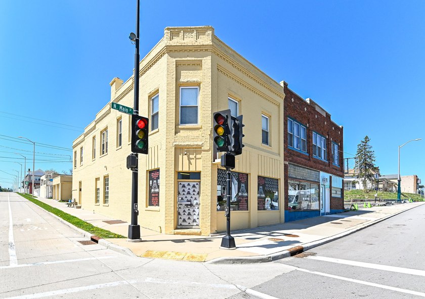 Prime Downtown Location - Investment Opportunity! Highly visible - Beach Commercial for sale in Racine, Wisconsin on Beachhouse.com