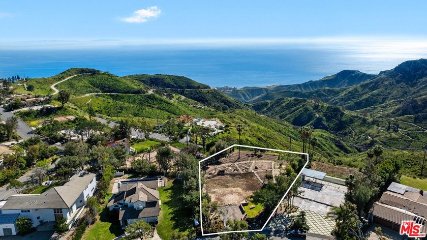 Highly coveted front row flat usable lot on just under a - Beach Lot for sale in Malibu, California on Beachhouse.com