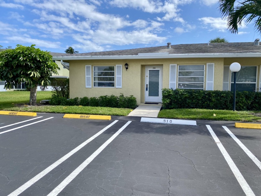 PINES OF DELRAY. 2 bedroom/2 bath 1167 square foot CORNER VILLA - Beach Condo for sale in Delray Beach, Florida on Beachhouse.com