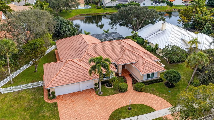 This 5BR/3BA/2HB lakefront pool home offers 3,533 SF of living - Beach Home for sale in Delray Beach, Florida on Beachhouse.com