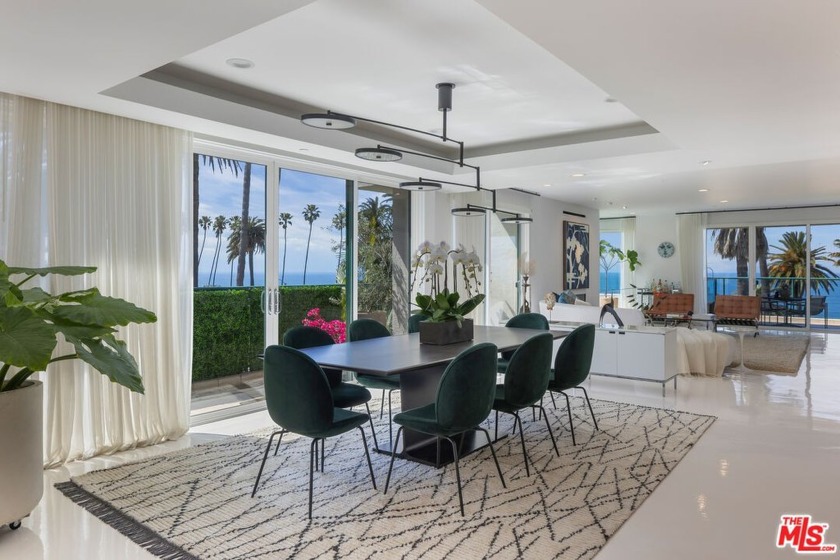 Rare opportunity to own a luxury Penthouse in one of the most - Beach Condo for sale in Santa Monica, California on Beachhouse.com