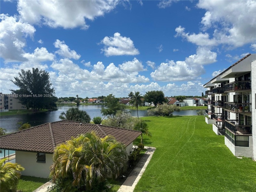 Beautiful 2-Bedroom 2-bathroom unit in Peninsula Condo. This - Beach Condo for sale in Miami, Florida on Beachhouse.com