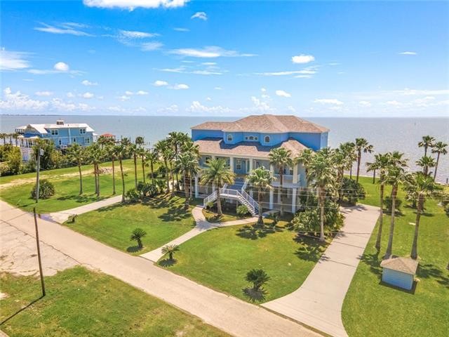 Welcome to your dream waterfront retreat on the picturesque Lake - Beach Home for sale in Slidell, Louisiana on Beachhouse.com