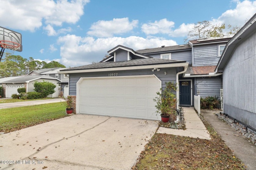 What a gem! Fantastic end unit townhouse with no HOA! This home - Beach Townhome/Townhouse for sale in Jacksonville, Florida on Beachhouse.com