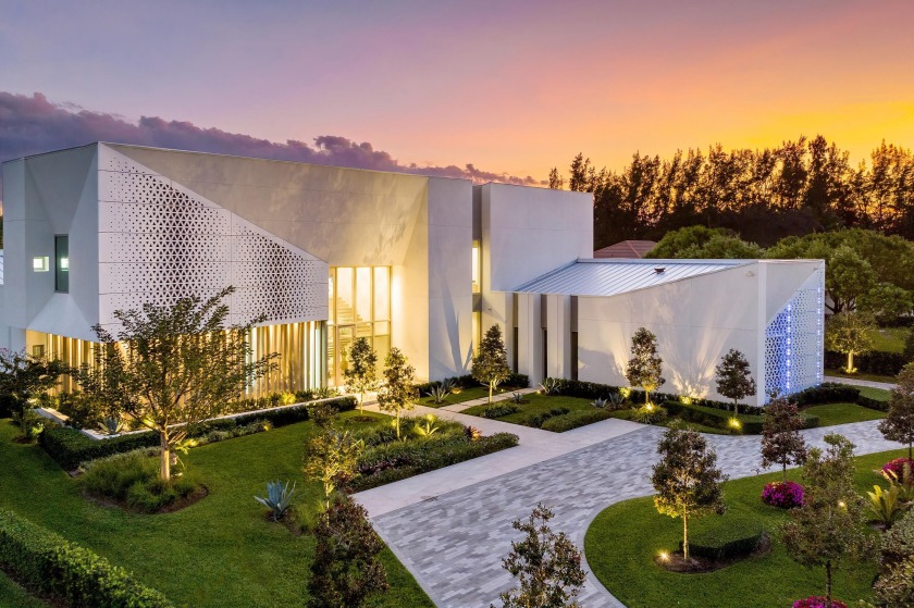 Welcome to this one-of-a-kind modern sanctuary in the heart of - Beach Home for sale in Palm Beach Gardens, Florida on Beachhouse.com