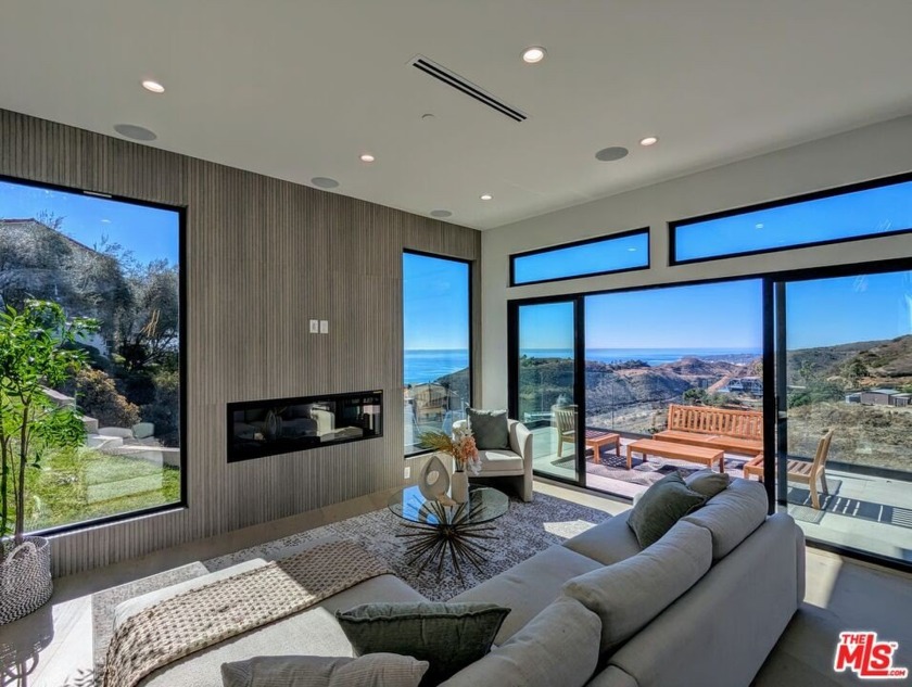 BRAND-NEW CONSTRUCTION WITH SPECTACULAR OCEAN VIEWS.  3 Bedrooms - Beach Home for sale in Malibu, California on Beachhouse.com