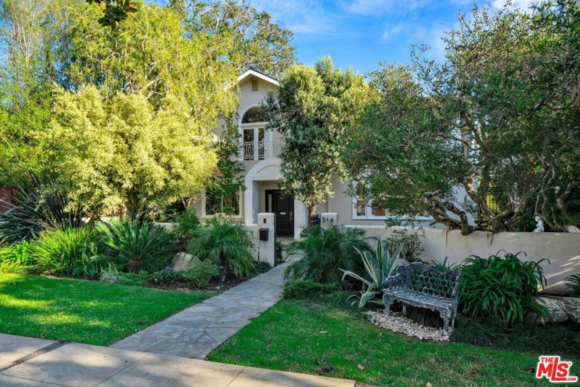Gorgeous traditional styled compound (house + full guesthouse) - Beach Home for sale in Santa Monica, California on Beachhouse.com