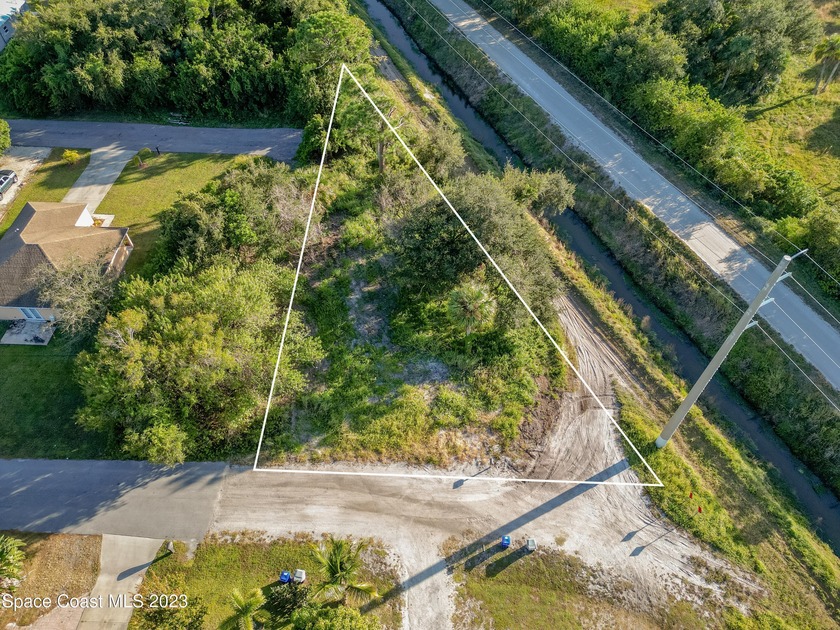 Dreaming of building your own home in Vero Beach? This .34-acre - Beach Lot for sale in Vero Beach, Florida on Beachhouse.com