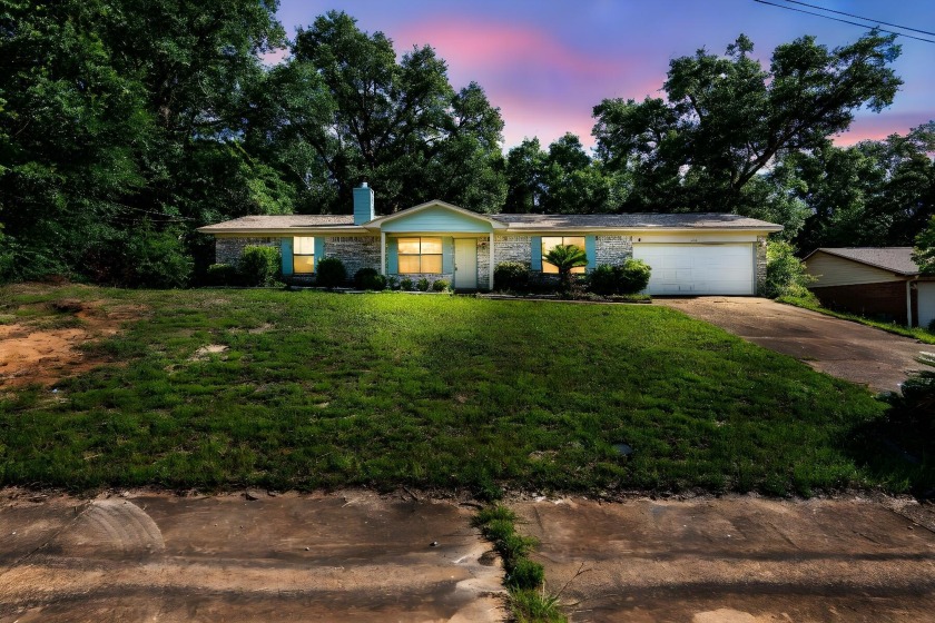 Adorable home in the heart of Pace. Nice Brick Ranch style 3 - Beach Home for sale in Pace, Florida on Beachhouse.com