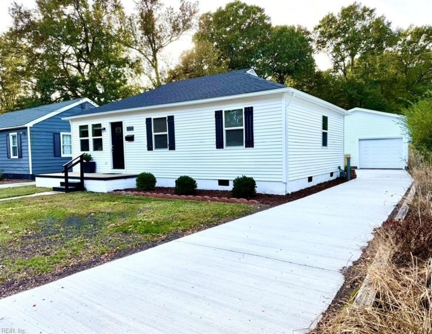 Stunning Ranch Home with a Spacious Detached Garage! Enjoy an - Beach Home for sale in Norfolk, Virginia on Beachhouse.com