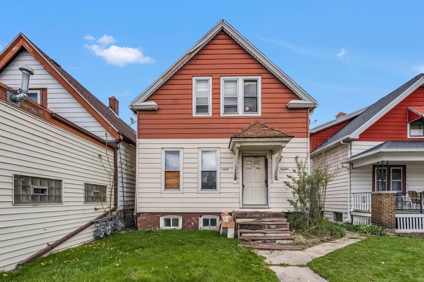 2/1 duplex offering a strong opportunity for investors or - Beach Home for sale in Cudahy, Wisconsin on Beachhouse.com