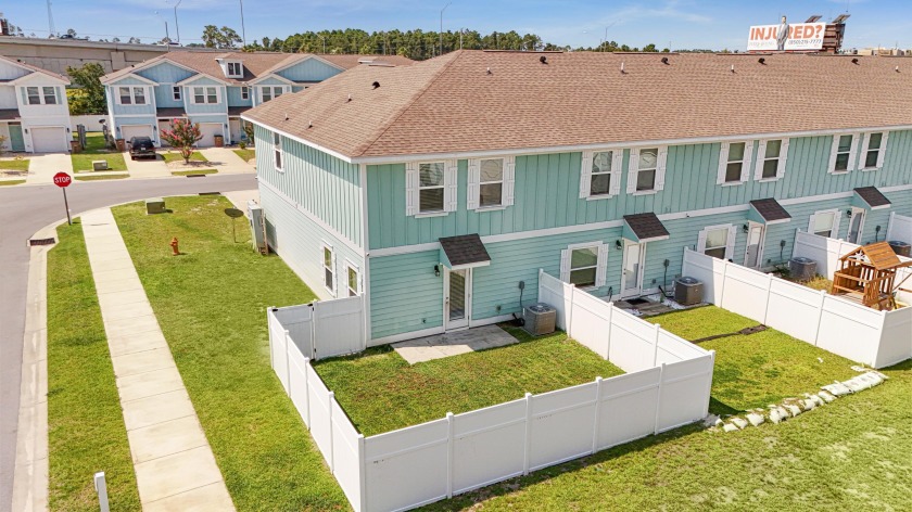 Beautiful like New End Unit Townhome with extra Large fenced-in - Beach Home for sale in Panama City Beach, Florida on Beachhouse.com