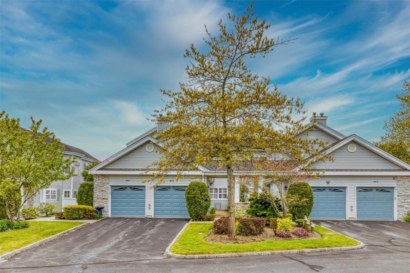 Welcome to this immaculate beautifully renovated ground-floor - Beach Condo for sale in Moriches, New York on Beachhouse.com