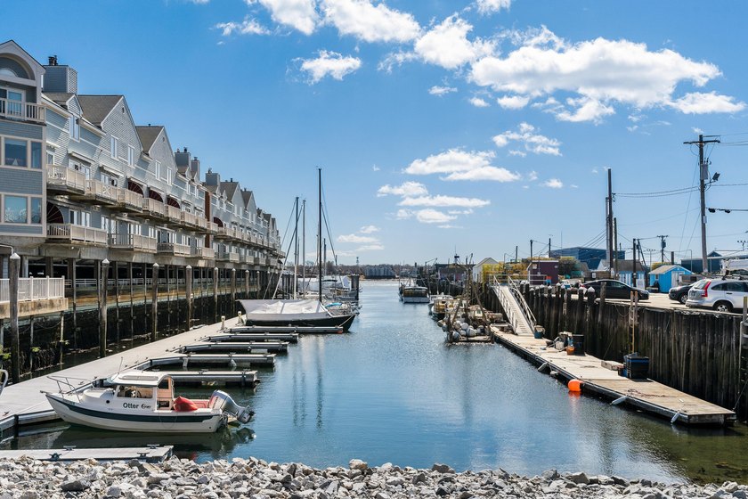 Live the luxury oceanfront life-style of your dreams. Experience - Beach Condo for sale in Portland, Maine on Beachhouse.com