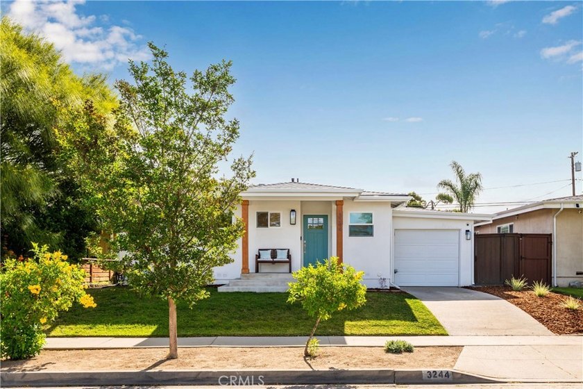 Reconstructed in 2024, this Plaza gem is situated on a - Beach Home for sale in Long Beach, California on Beachhouse.com
