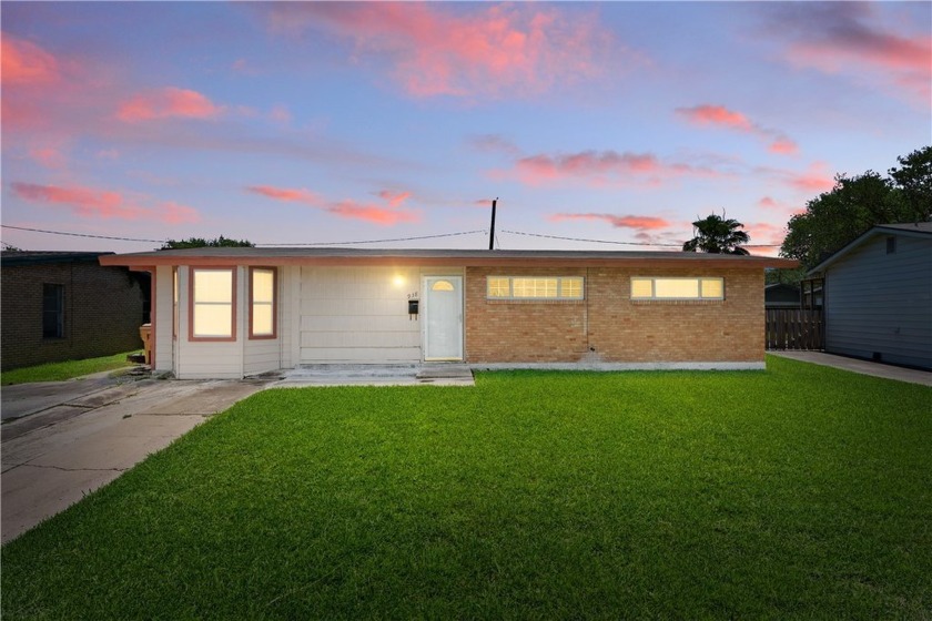 Welcome to 938 Woodlawn Drive, a charming one story home - Beach Home for sale in Corpus Christi, Texas on Beachhouse.com