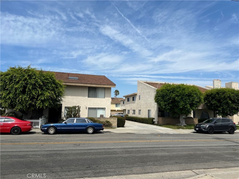 Moody 4-Plex - 1 1/2 Miles walk to the beach!  A Unit is 2000 sq - Beach Townhome/Townhouse for sale in Huntington Beach, California on Beachhouse.com