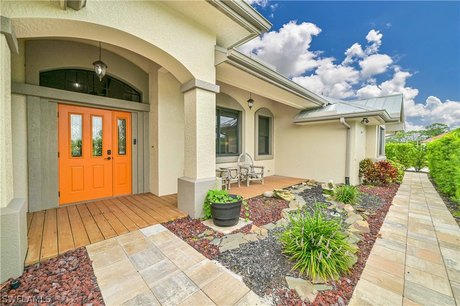 DISCOVER YOUR DREAM OASIS! - NO DAMAGE FROM STORMS - Prepare to - Beach Home for sale in Fort Myers, Florida on Beachhouse.com